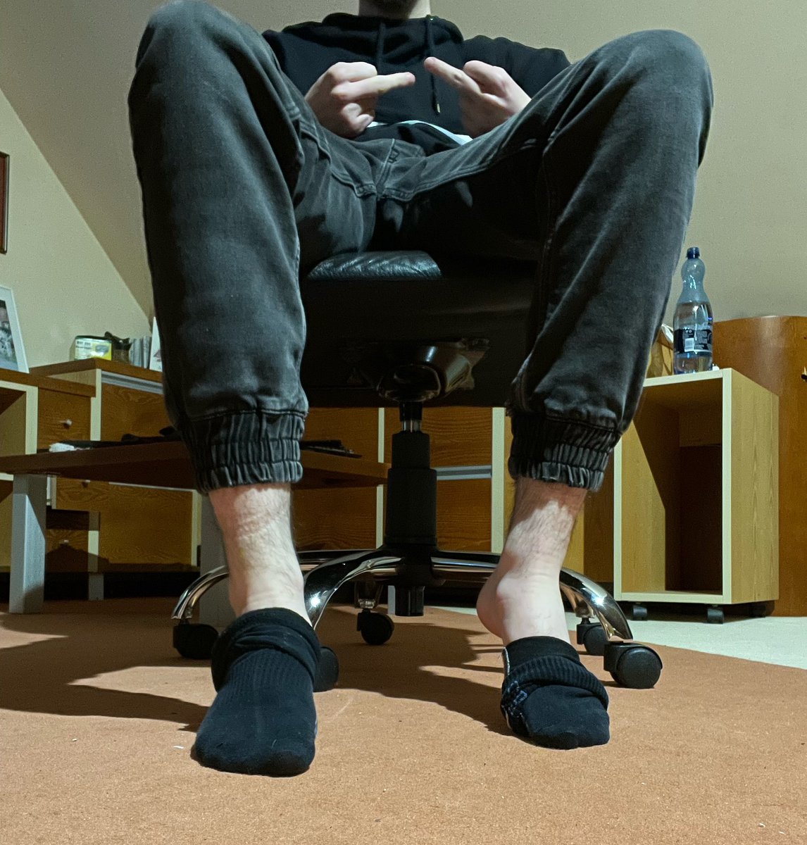 RosetinMaster's tweet photo. Konkurs dla kurew. Kto bliknie stówkę dostanie zdjęcia stóp i zeszmacenie w postaci upokarzających rozkazów 😈. Zgłaszać się do DM i błagać o możliwość wysłania daniny dla Pana 💰💰🏦🏦
#findom #cashfetish #feetfetish #domination @rt_feet https://t.co/fOHAlFnyA2