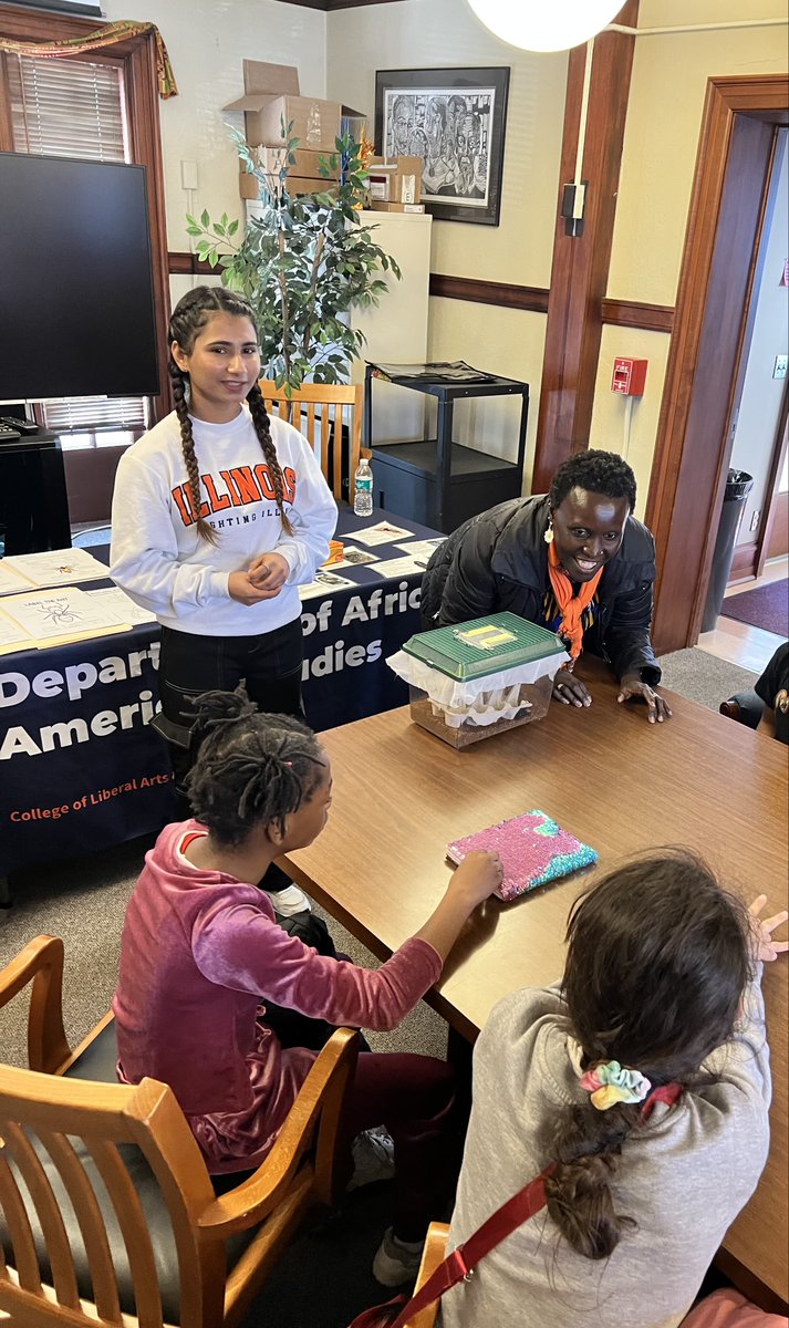 EstherNgumbi's tweet photo. What an AMAZING outreach event this morning. 60 students now appreciate insects and know they could be Entomologists one day. Thanks to my African American Studies Department for extending the invitation. My student and I had a BLAST!! Thanks @Satinder1498 and Desiree!! https://t.co/uHwPi7F5Uy