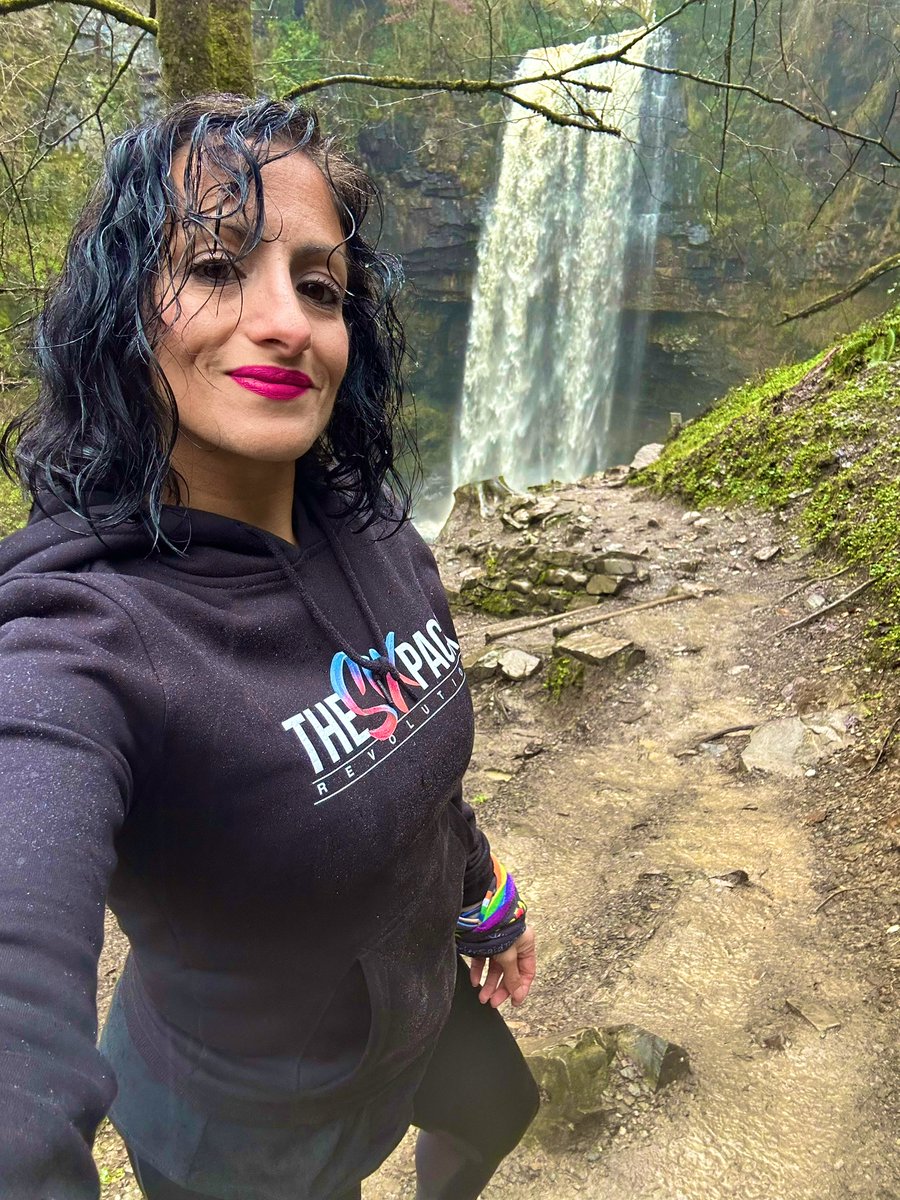 ravbillan's tweet image. #ChasingWaterfalls 😍
A day off with my 3 mini dragons in 🏴󠁧󠁢󠁷󠁬󠁳󠁿
Sorry TLC … chasing waterfalls is fun 😂 
Didn’t find Batman …never mind 😉
From Henrhyd Falls, Wales. With love ♥️