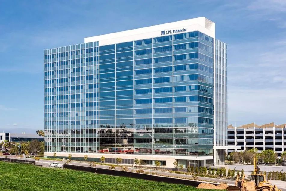 SEC wants LPL to pony up $50 million over messaging apps, texts buff.ly/3uR9KoD #InvestmentNews <a href="/BDNEWSGUY/">Bruce Kelly</a>