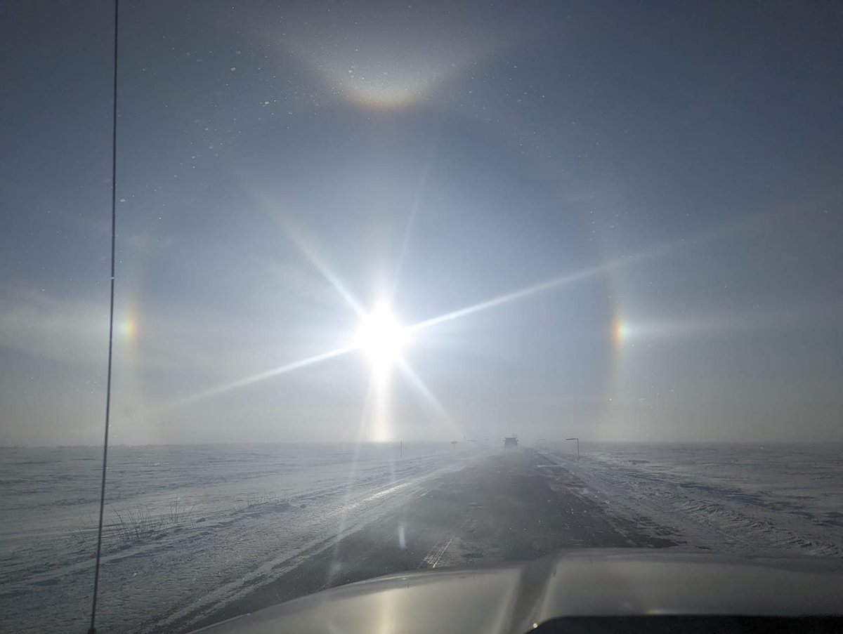 NWSFairbanks's tweet photo. ☀️🌈Wow, check out this great picture from Cody Hurd (Thank you!). This is from yesterday morning in Prudhoe Bay! The Arctic sure does have some of the best optics in the world and this is a great example. #akwx #sundog #SunOptics https://t.co/dQDh8SkzeI