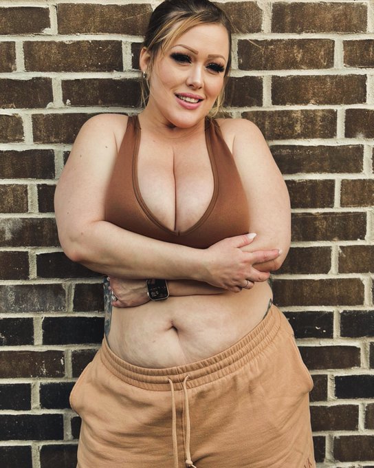 It&rsquo;s the #friday ! What are your plans for the #weekend? 😎  Top and bottom from @VictoriasSecret  📸@mrdelacruz_taz<a href="/tag/friday"class="tags">#friday</a><a href="/tag/hiking"class="tags"><span>#hiking</span></a><a href="/tag/curvy"class="tags"><span>#curvy</span></a><a href="/tag/party"class="tags"><span>#party</span></a><a href="/tag/plussizemodel"class="tags"><span>#plussizemodel</span></a><a href="/tag/dinner"class="tags"><span>#dinner</span></a><a href="/tag/outdoors"class="tags"><span>#outdoors</span></a>