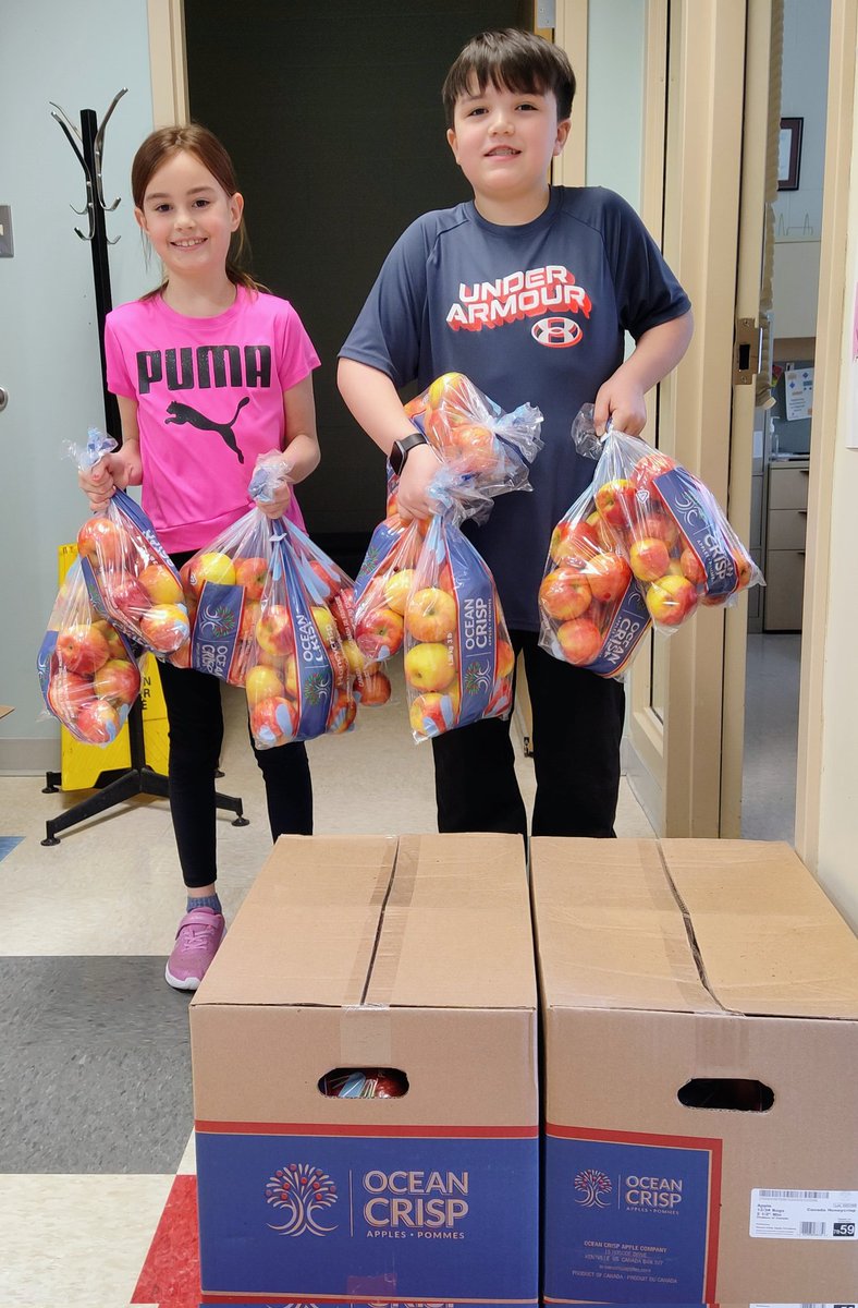 Thanks to the #NorthSydney food bank for bringing us 🍎 apples for all the children today! They loved them and were so appreciative! You could hear the happy crunches all over the Northside! #Community