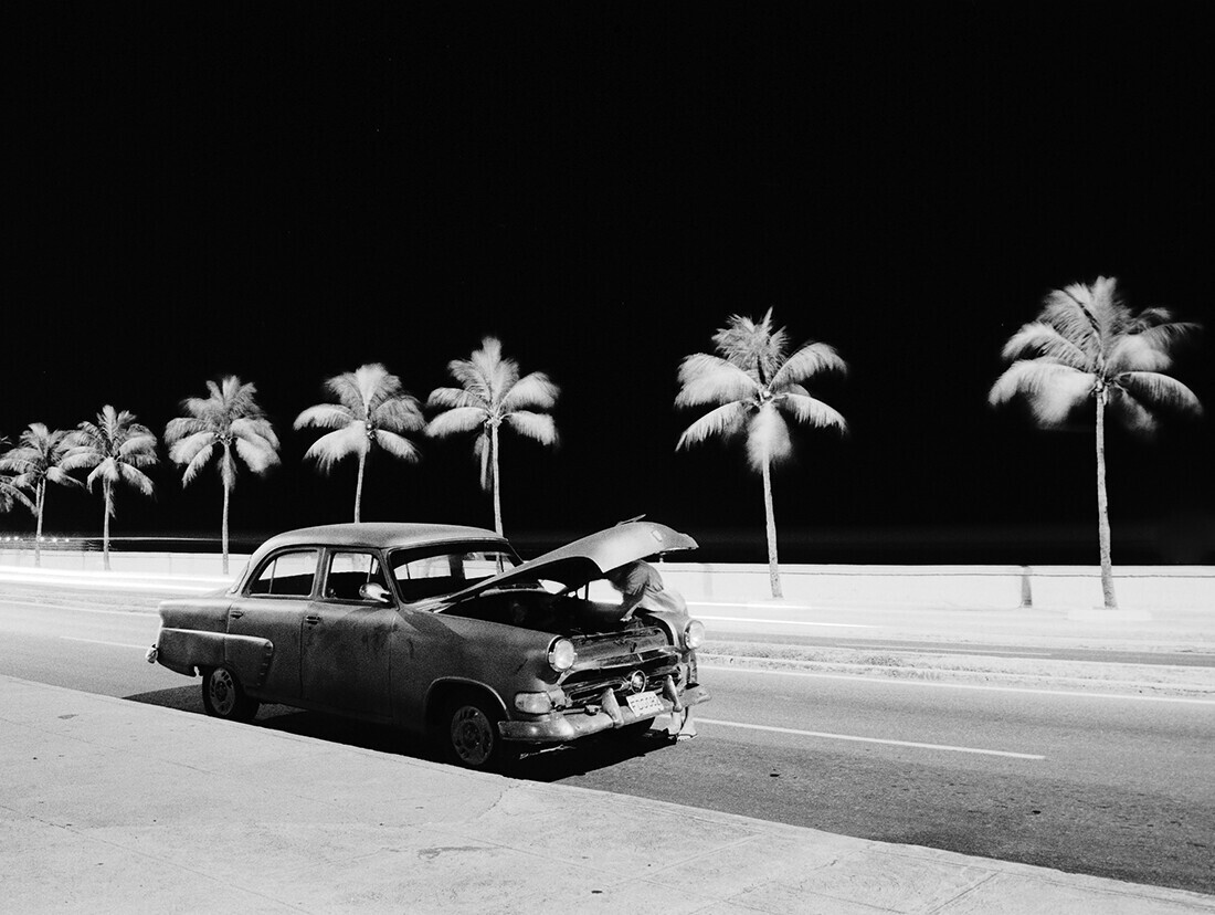 📷 Patrick Schmidt Cuba . Night car breakdown.