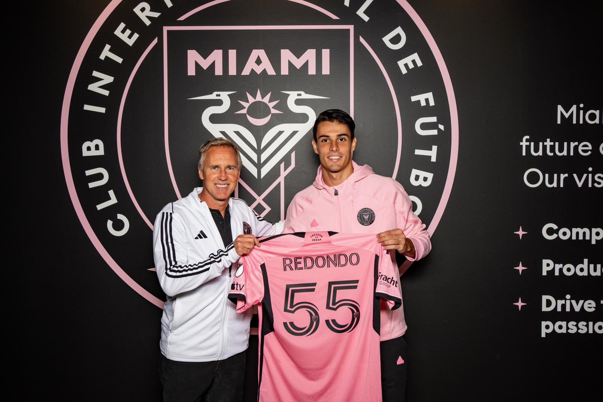 DiceElDani's tweet photo. 𝘽𝙄𝙀𝙉𝙑𝙀𝙉𝙄𝘿𝙊𝙎

Argentinian midfielder, Federico Redondo, presented with his #InterMiamiCF jersey! The former Real Madrid target looks to add some stability to the Herons central line. 

🫶🏻 Suerte Fede! 

📷 @territoriomls 

#LaFamiliaIMCF #Arg #MLSisBack https://t.co/eS40ydj0ET