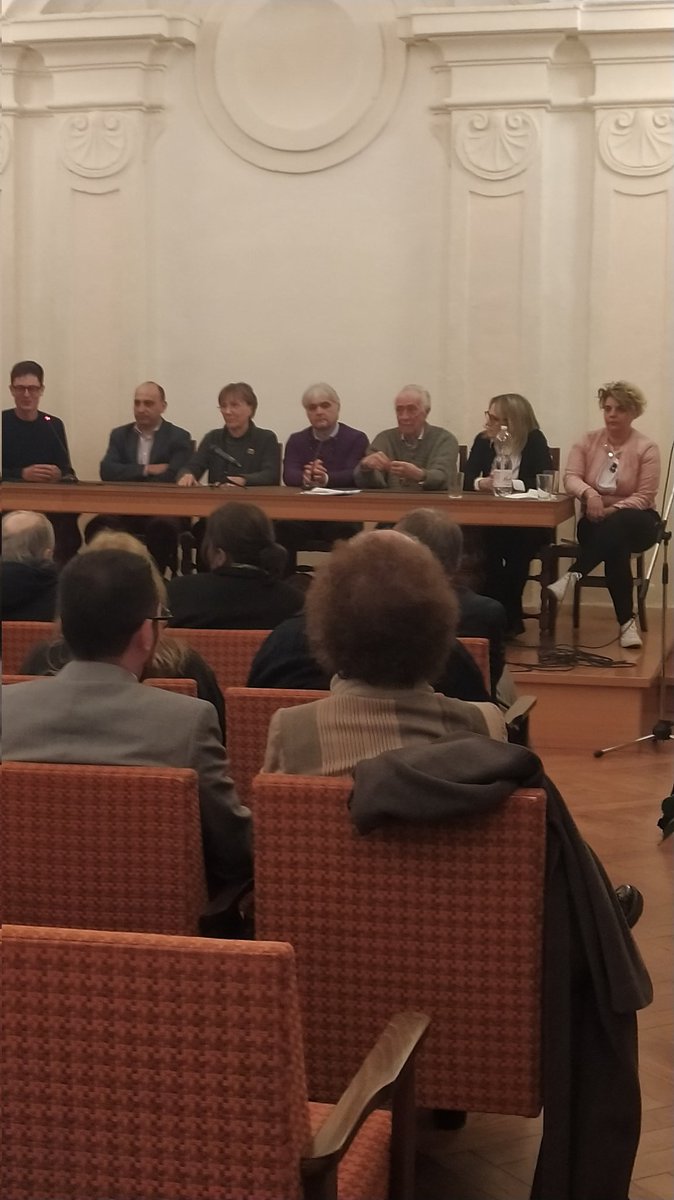 Tavola rotonda sui vitigni minori piemontesi, scrigno di biodiversità. Alcuni produttori che non hanno abbandonato o hanno riscoperto vitigni altrimenti destinati a essere dimenticati. #nascetta #caricalasino #baratuciat #slarina #montanera #moscatelloditaggia #slarina