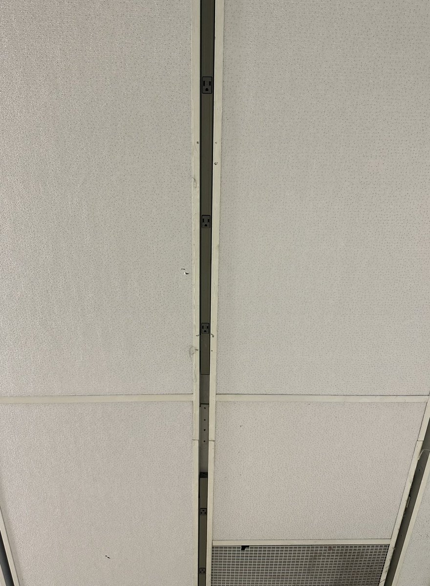 Billj81's tweet image. Anyone else ever seen this in a commercial office condo (look closely)? Both the walls and the ceilings were like this throughout much of the 5000+ square ft unit. Can’t imagine who would want/need this interior design feature throughout.