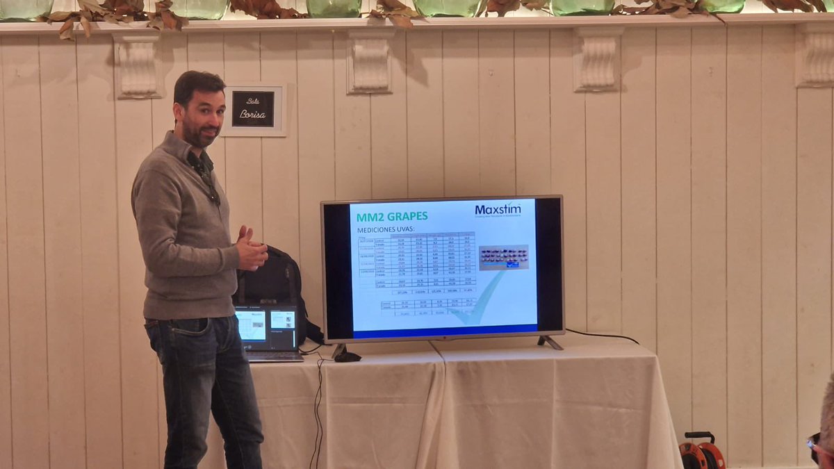 JesusRequena4's tweet photo. Reunión anual uva de mesa, presentación de resultados, muchas gracias a todos, como siempre ambiente inmejorable, seguimos trabajando para daros las mejores herramientas. @MaxstimLtd, @Sumicamp, #uvademesavinalopo https://t.co/nIG5CbxVZP