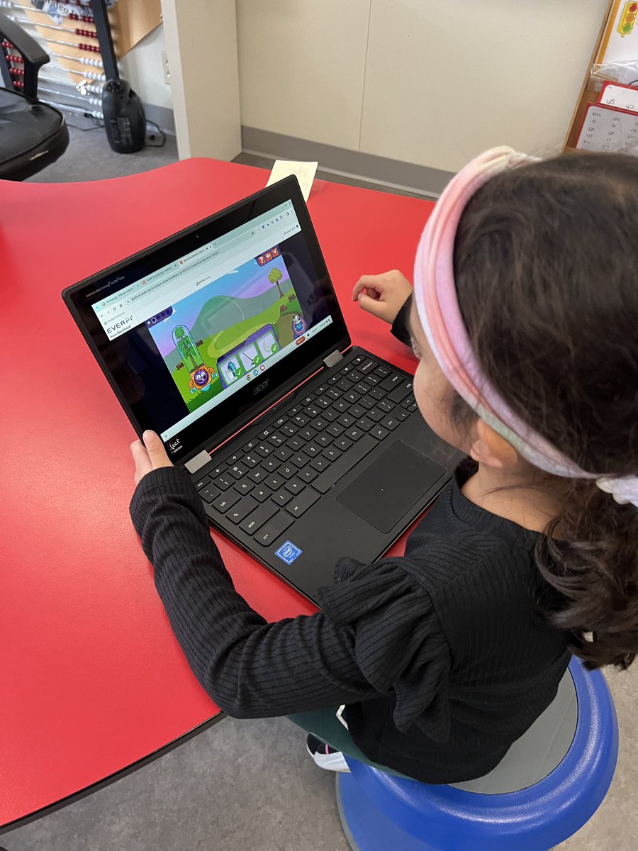 ChantalUlicny's tweet photo. Today we were successful in @CaterinaEvert gr1 setting up her class to use #wordforce on #Everfi this is a great way to practice phonics in centres in your classroom! It’s on your #ocsbportal the engagement & excitement in the room was electrifying! @SMYocsb @OCSBelementary https://t.co/9SVqOcaKk8