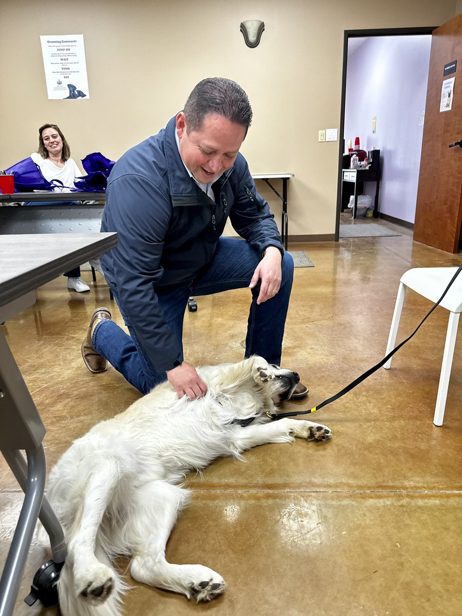 TonyGonzales4TX's tweet photo. Actions speak louder than words. When I voted to pass the PAWS Act to help end veteran suicide this was exactly what I had in mind. @paws4ph Paws for Purple Hearts — nothing takes the place of the love &amp; support of our four-legged friends. 🇺🇸 🐾 https://t.co/h6ty8h070S