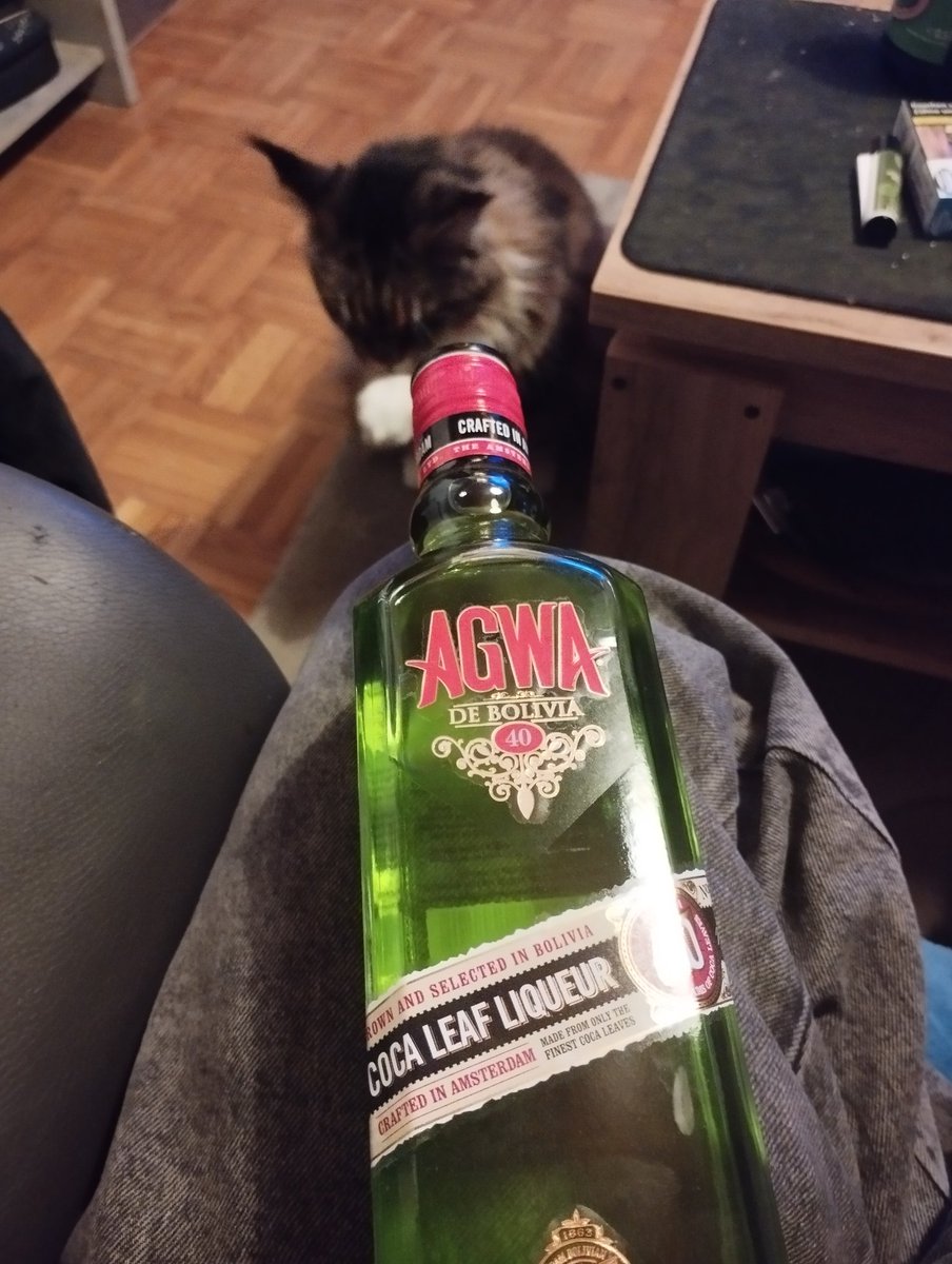 QbertTheGreen's tweet photo. @golla80s @Base4ever Hey Freunde, hab da heute was ergattert.... Holt die Schnapsgläser raus freunde https://t.co/Fubqm9P9mQ