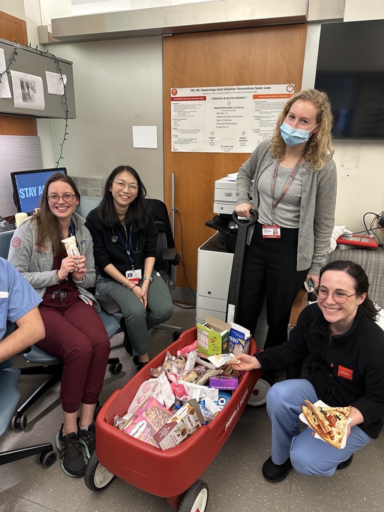 Our Residency Program delivered ice cream to our residents this afternoon in honor of Thank A Resident Day - one of several special events held this month to recognize our amazing residents & fellows. Thanks to Dr. Leonard (@JohnPLeonardMD) for joining in the fun! @WeillCornell