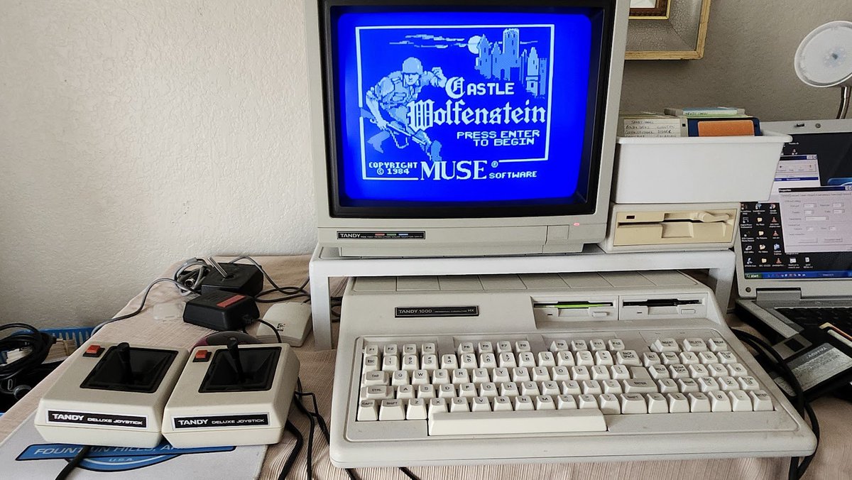 Rondelvo's tweet image. Playing Games...........Tandy 1000 HX #tandy1000
#radioshack