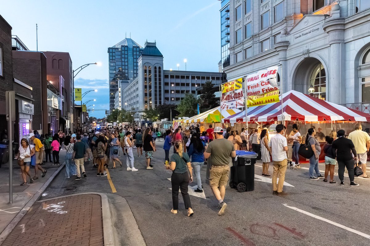 We are still looking for food vendors for the 10th anniversary year of the NC Folk Festival 🍕🌭🌮🥗

Apply now: ncff.festivalform.com/food-vendors/a…

The NC Folk Festival is 100% FREE to attend, so guests can spend their money on your delicious cuisines!

#food #foodvendor #foodtrucks #triad