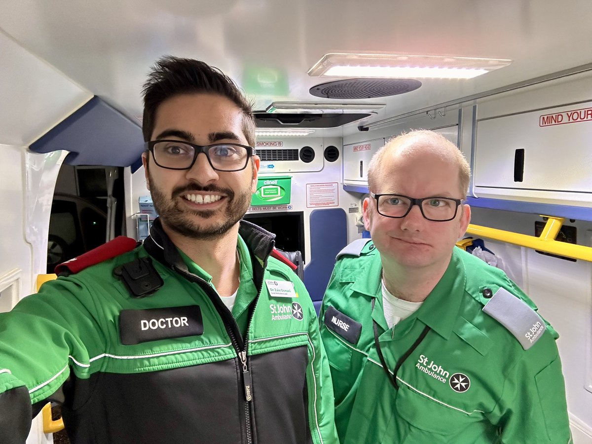 Doctor &amp; Nurse duo on an 🚑 today supporting <a href="/SCAS999/">South Central Ambulance Service</a> with <a href="/Tim_J_Kuhn/">Tim Kuhn</a> <a href="/stjohnambulance/">St John Ambulance England</a>