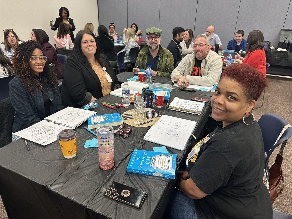 These district leaders attended literacy symposium today too! Such an impactful room! <a href="/AngieArizaEDU/">ᗩᑎGIE ᗩᖇIᘔᗩ</a> <a href="/cvsaenz1/">Claudia V. Sáenz</a> <a href="/GISD4EBs/">GISD Multilingual Programs</a> <a href="/GISDRLA/">GISD Secondary RLA</a> @GISDLiteracy <a href="/GISDTLD/">Teaching & Learning Development</a>