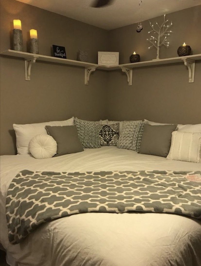 khaoxcontinuo's tweet photo. un día eres joven y al otro quieres tener una cama así en tu habitación https://t.co/U9X3VI3fqk