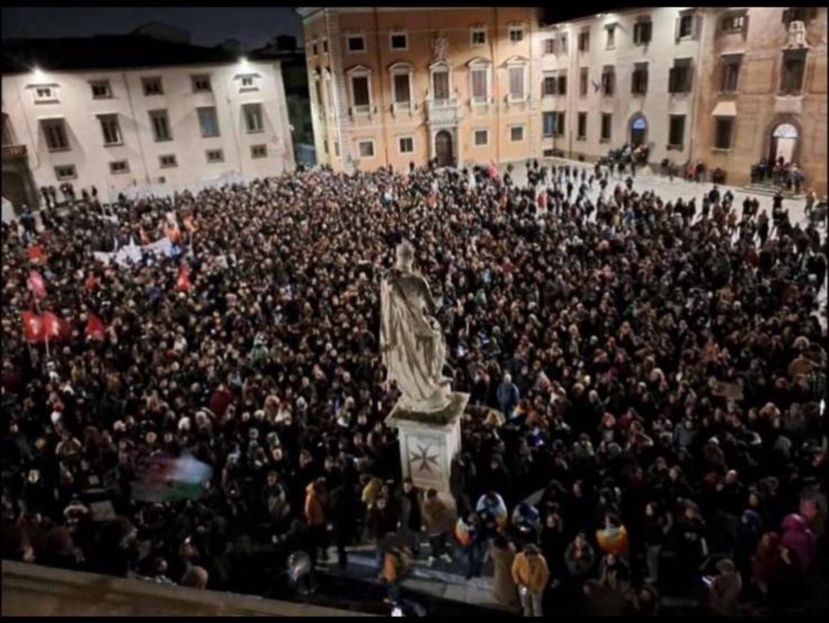 Ecco l’effetto collaterale delle manganellare agli studenti. Ora basta! Grazie #Pisa!
