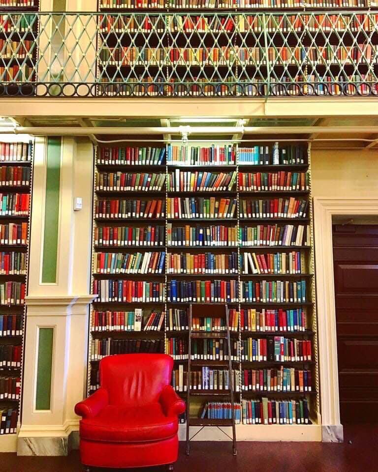 ❤️📚 “Whenever you are creating beauty around you, you are restoring your own soul.” ~Alice Walker ‘Boston Athenæum’ @bostonathenaeum Photo by Ginny Chang @monamieginny Purely Boston #creatingbeauty #beautyaroundyou #beauty #restoringyoursoul #soul #soulgrowth #AliceWalker