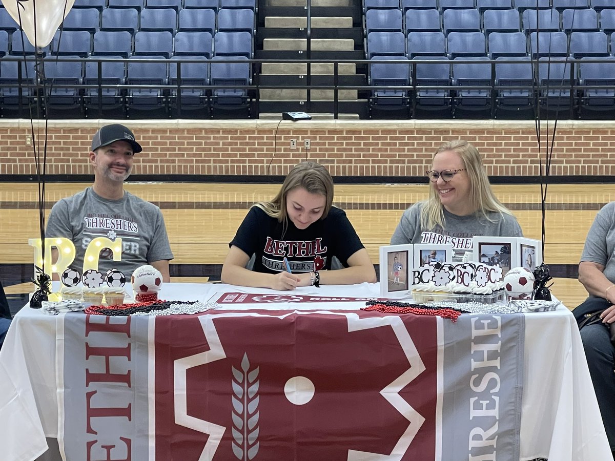 tviewsoccer's tweet photo. Congrats to @Whitney_Nikl on committing to @ThreshersWSOC https://t.co/HkqOg9OVvl