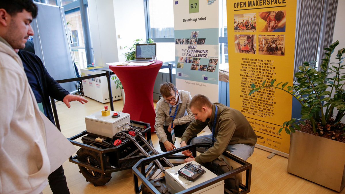 Showcasing various VET #skills at the #MeetTheChampions of Excellence event: 👩🏻‍🏭 mechanical engineering 🤖 robot system integration 🚗 car painting simulator 💐 floristry & more See the highlights of the event → flickr.com/photos/sociale… #EuropeanYearOfSkills