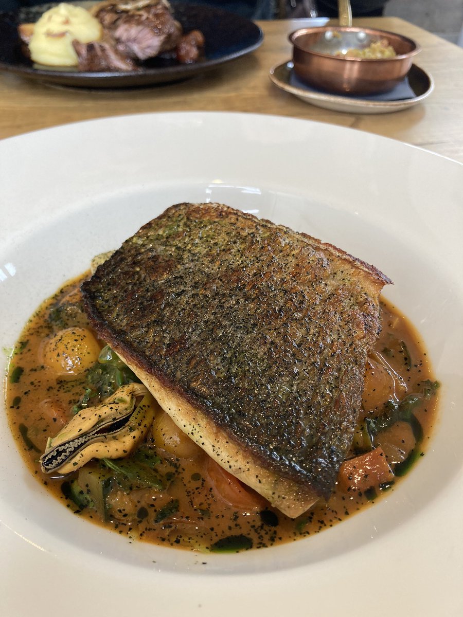 Amazing lunch at the @tickledtroutS18 … couldn’t resist the sea bream. Delicious, with perfectly crisp skin, rich lobster bisque, mussels and saffron potatoes. Love this place! 💕
@AAHospitality