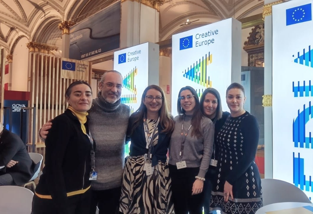 elojomecanico's tweet photo. #Upiro proyecto apoyado por Creative Europe Media en el EFM Berlinale @FastenFilms @elojomecanico @Okayss_prod @OficinaMEDIAEs @MEDIAprogEU @berlinale
Thanks for your help, Vanessa Ricci 🇪🇺
#Berlinale2024 #efmberlinale #EuropeanFilmMarket #creativeeuropemedia #MEDIA https://t.co/4fVRTEHwxl