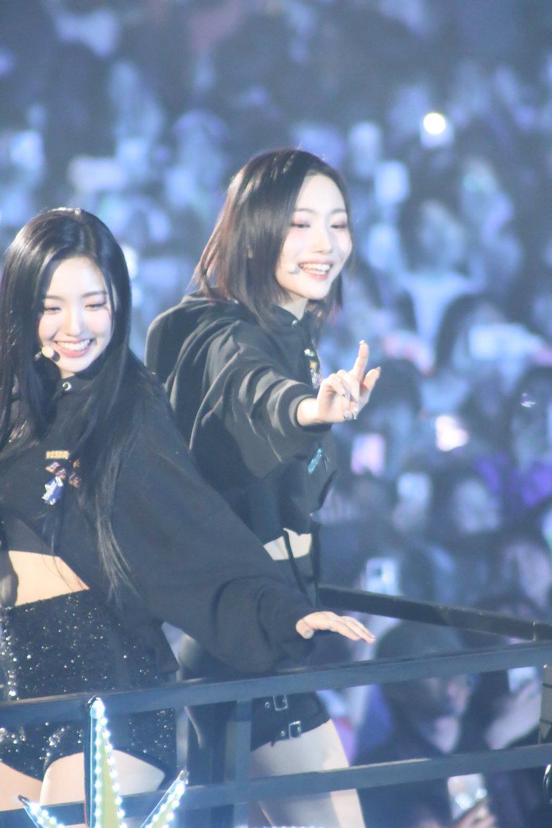 Kep1er JAPAN FAN CONCERT 2024 <𝑭𝑳𝒀-𝑯𝑰𝑮𝑯> ✈️💙💛

#Kep1er #케플러 #ケプラー
#Yeseo  #강예서  #イェソ
#Youngeun #서영은 #ヨンウン
#Kep1er_JAPAN_FANCONCERT2024
#FLY_HIGH