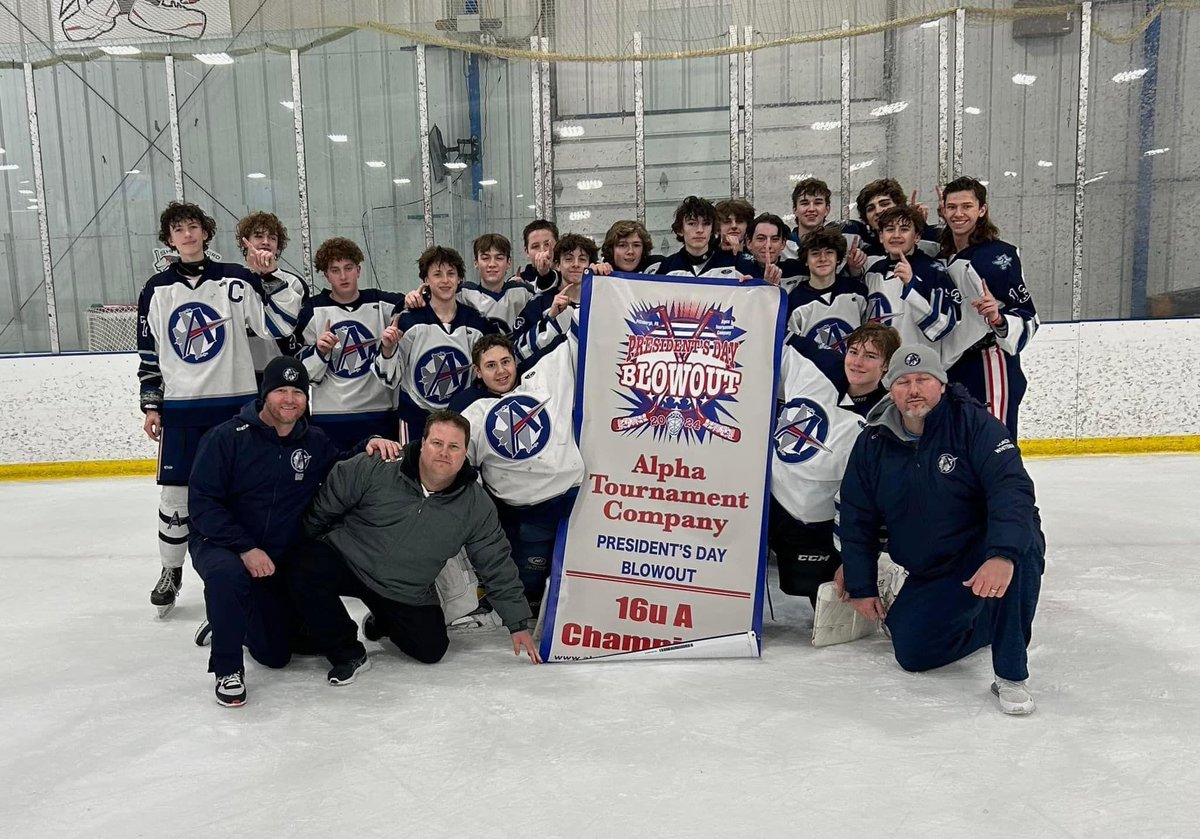 A great and tiring weekend with our U16 and 2009 Aviators.  8 games, 3 rinks in 3 days is a lot but, worth it.