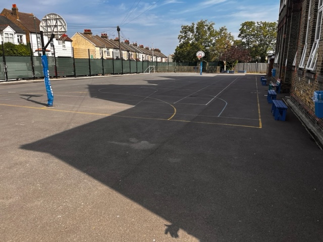 ⚽ Car Parking - <a href="/TheGillsFC/">Gillingham FC</a> v <a href="/Wrexham_AFC/">Wrexham AFC</a> ⚽
🅿️ Parking is once again available for all supporters, 5-10 minutes walk from Priestfield.

📍 Barnsole Primary School (ME7 2JG)

🕐 12.40pm - 6pm

🚙 £4 members, £5 non-members

🏍️ £2 / £3

Details at bit.ly/GFCSCParking #Gills