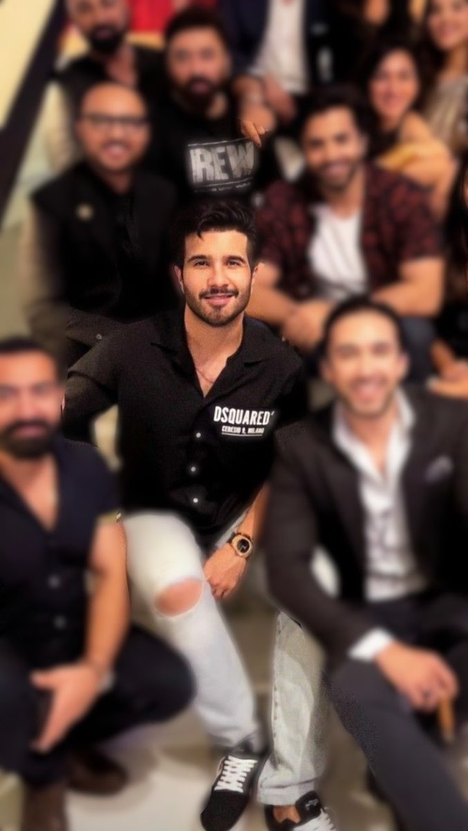 Feroze_Paradise's tweet photo. Where are you Mr. Feroze khan? ๐ซ๐ค
Instagram pr abhi bhi London vale pictures & videos chal rahe hain, Twitter ko toh bhula hi diya hain!
Give us an #AskFK session now ๐ค
#FerozeKhan #Khumar https://t.co/dO82gMcd8A