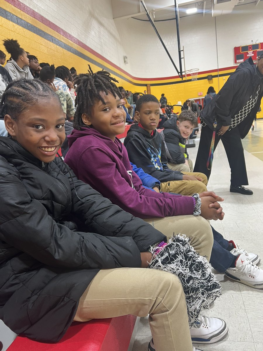 MrsThomasWHES's tweet photo. Roadrunners are enjoying the @LCMSCardinals 6th grade orientation! #rising6thgraders #WHOwenES @WHOwenES https://t.co/FBtF0RdxrZ