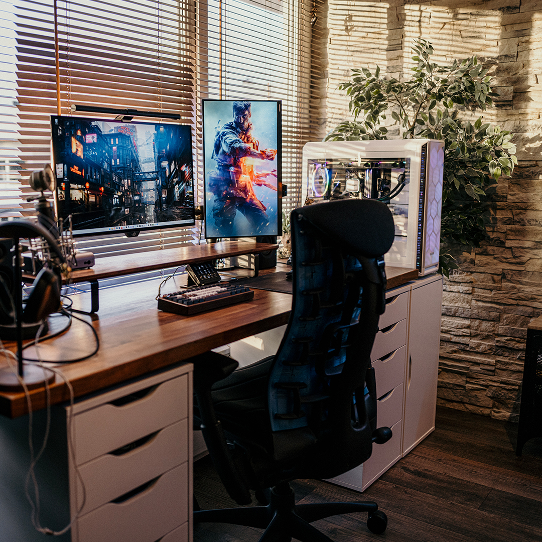 bequietofficial's tweet photo. Step into the world of Noixdecitron, where creativity meets functionality! 🌿 Explore his immaculate setup and room, adorned with lush plants and powered by our Silent Base 802 and Pure Loop 2 FX.
#bequiet #PCBuild #SilentBase802 #PureLoop2FX https://t.co/CcNnS2i3Tr