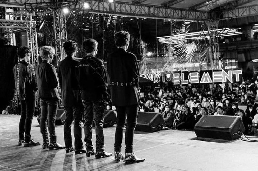 BNimmin's tweet photo. ขออนุญาตขายอดีตสมาชิกวง #ELEMENTTH ทั้งหมดละกันฮะมี แบงก์ กาด บัส ทอระ โบนัส ปัจจุบันแยกย้ายกันไปเติบโตแล้วแต่ความสามารถทุกคนล้นเหลือจริงๆ ควรแมสสักทีได้แล้วอ่ะไม่ว่าในทางไหนที่พวกเขาเลือกเดินก็ตาม https://t.co/xlhnZkGgrv