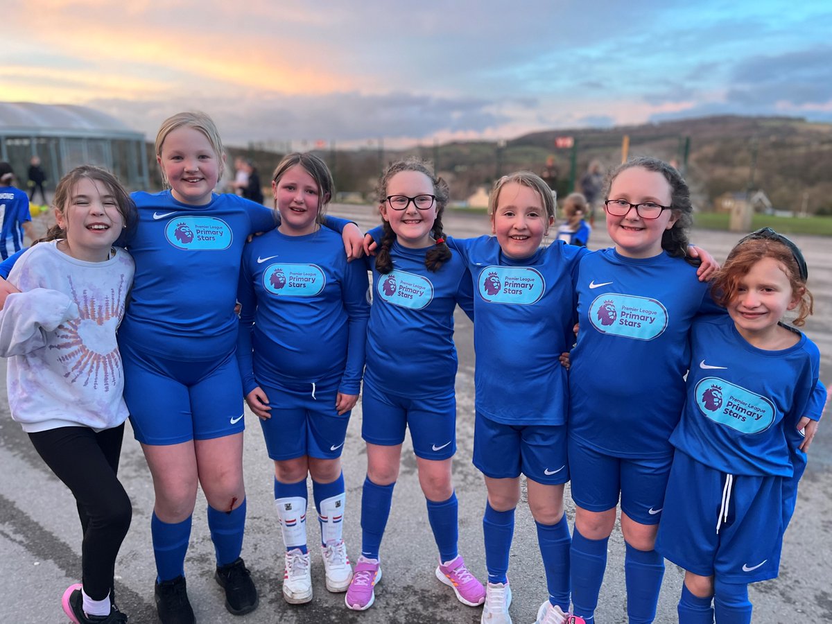 HinchMillSchool's tweet photo. KS2 Girls football @holmfirthhigh organised by @PennineSSP #amazingeffort #teamspirit #fledgeandflyhigh what a great event and the girls did themselves proud! https://t.co/FC5BINazHb