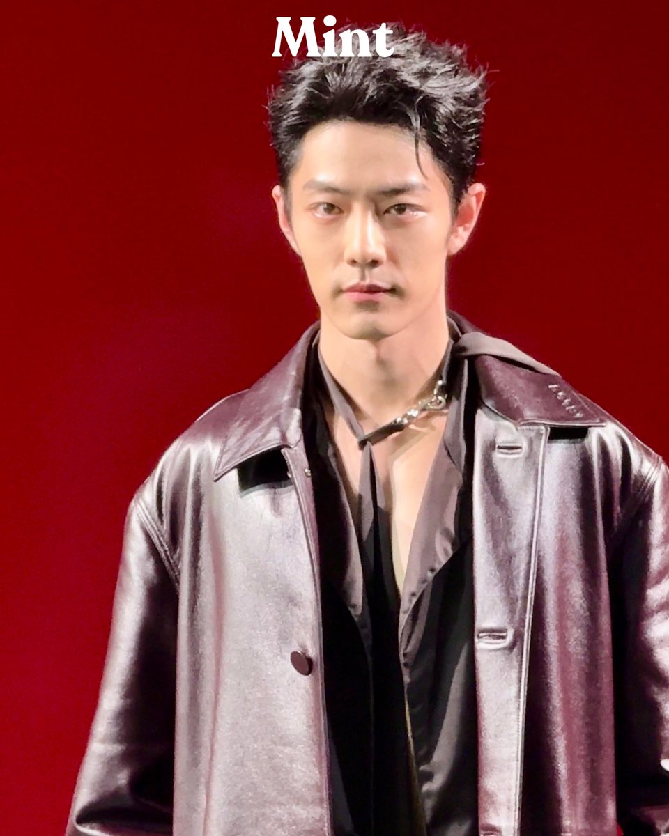 mintmag_th's tweet photo. หล่อลอยมา! #MintReports เก็บภาพหล่อของ #เซียวจ้าน Global Brand Ambassador ของ Gucci ขณะเข้าร่วมชมแฟชั่นโชว์ #Gucci Women’s Fall/Winter 2024 ณ มิลาน ประเทศอิตาลีในวันนี้ 💚

#XiaoZhan 
#XiaoZhanxGucciMFW24 
#GBAXiaoZhanxGucciFW24
#GucciFW24 
#MintMagTH https://t.co/3aN7zWt8hf