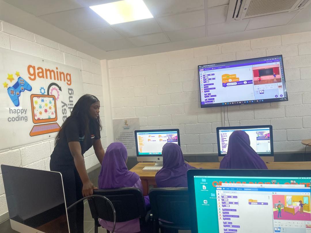 Adji_Anta_Dabo's tweet image. 🌟 #SuperCoder - Édition Spéciale avec Digital Nisa & le soutien d'Orange Digital Center ! 🚀
Moments inspirants de notre semaine de formation "Super Coder" à l'école Rahmah. 💻
#DigitalNisa #OrangeDigitalCenter #CodingForKids #EducationNumerique #Empowerment #TechForGood 🌐