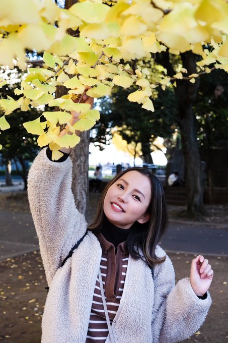 日付かわり本日の21:30〜撮影会の予約がスタートします☺️💖  是非会いにきてね！待ってまーす♪ https://t.co/GuX21udJhJ