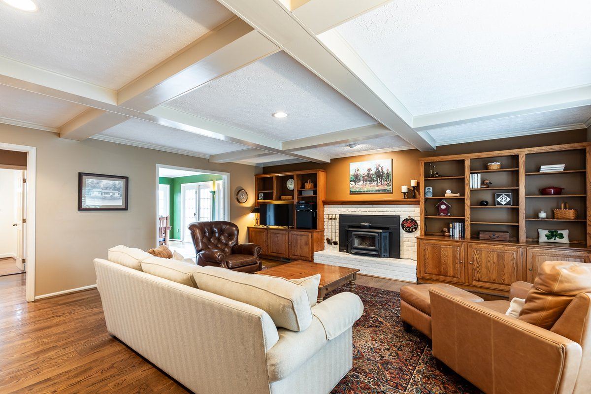 DorgerDiff's tweet image. C’EST MAGNIFIQUE!
This beautiful brick French Provincial style home in Anderson Township boasts a spacious layout with hardwood floors throughout the first-floor.

For more details visit: dorgerdifference.com/listings
#realestate #homesweethome #newlisting #cincinnatirealestate