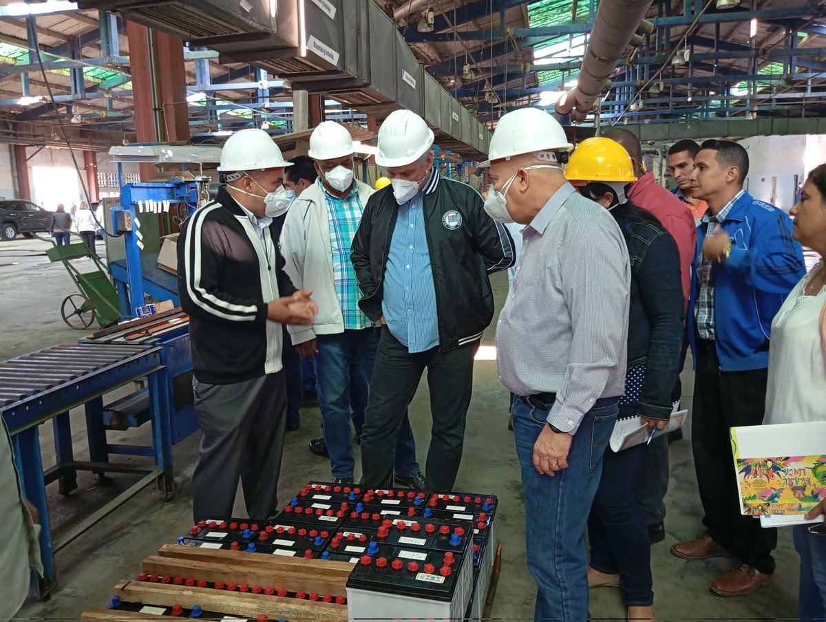 Cuestiones de gran importancia para el país y #Manzanillo son analizadas por <a href="/DiazCanelB/">Miguel Díaz-Canel Bermúdez</a> y <a href="/DrRobertoMOjeda/">Dr. Roberto Morales Ojeda</a> en su recorrido por el municipio granmense.

El abasto de agua y la diversificación y estabilidad de producciones industriales son temas que centran los debates.