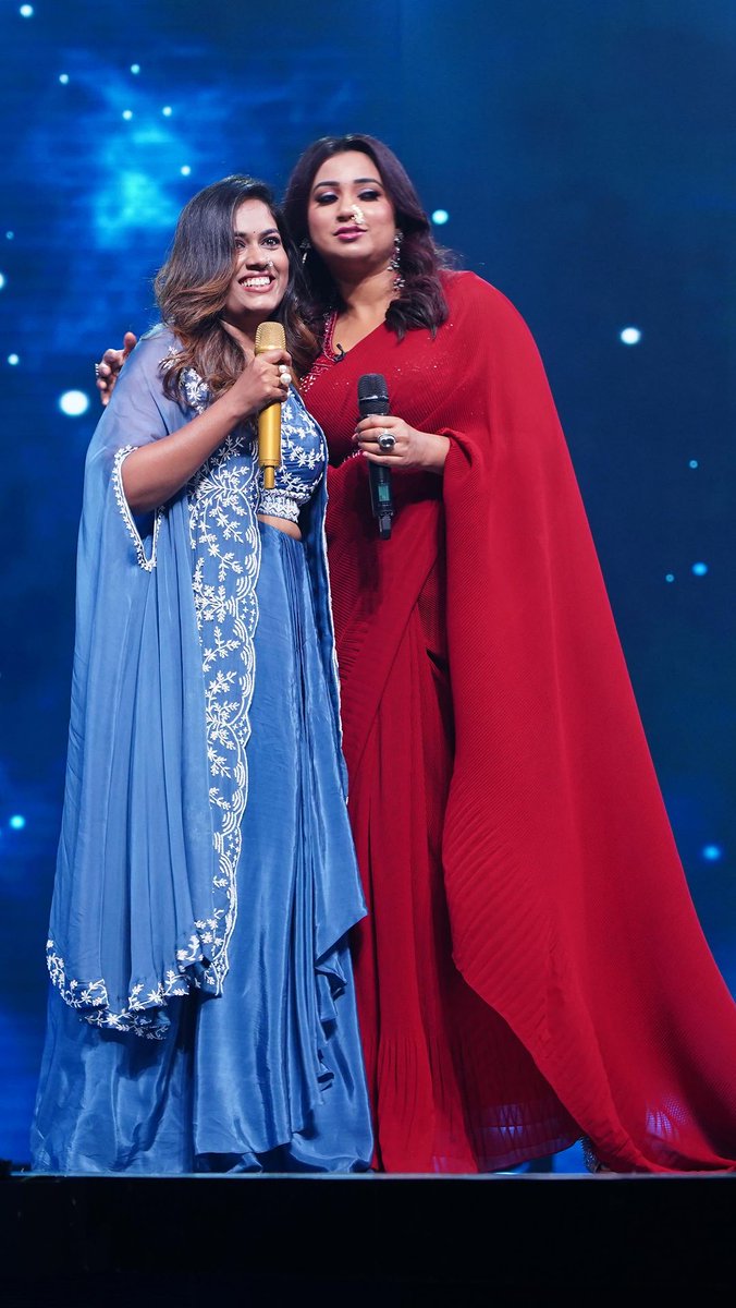 SonaSsg's tweet photo. BLESSINGS THAT COMES TO HEART ❤
#JeevRangala on the set of #IndianIdol - Can we imagine this marathi track on the stage & such duet with #Saylikamble .
@shreyaghoshal - WE'RE BLESSED 🙌 https://t.co/f2TVPDANEr