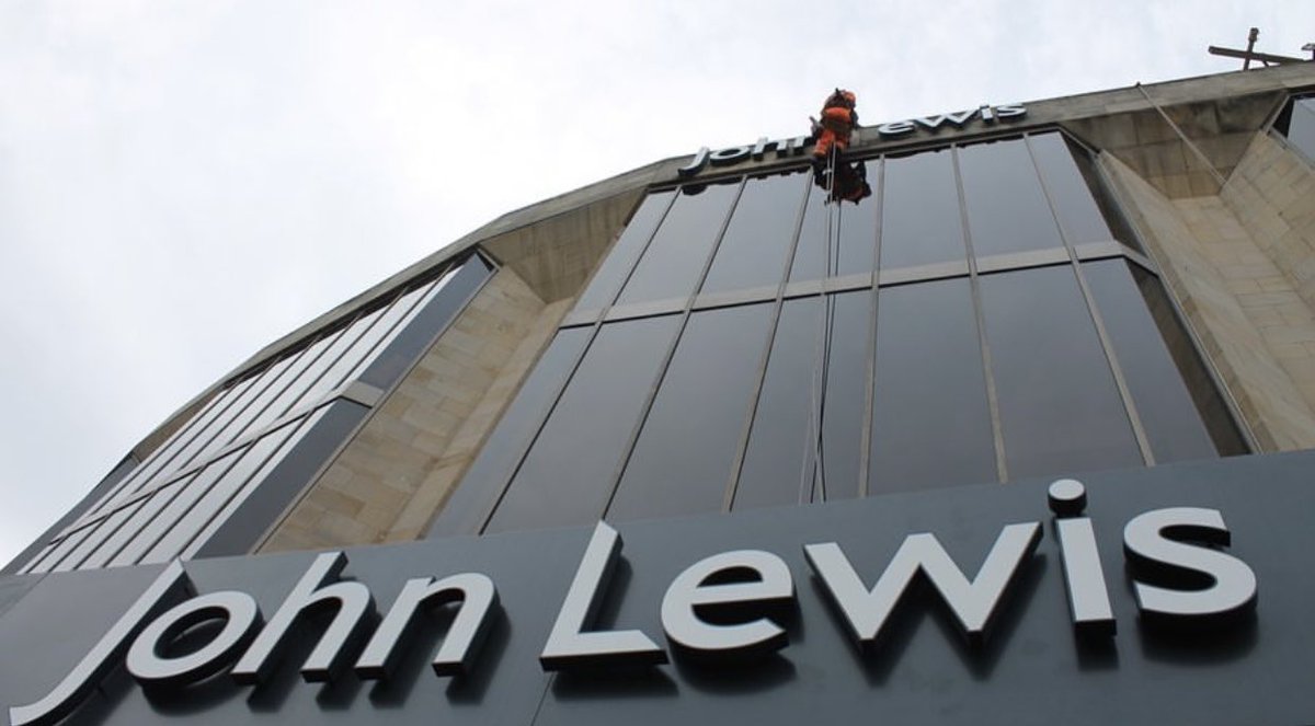 IndAbs01's tweet photo. Abseiling sign installs! 

We carry out wide format signage installations UK wide. 

✅ Businesses 
✅ Events 
✅ Construction sites 

#abseiling #london #scotland #signage https://t.co/6F5Nvtru5M