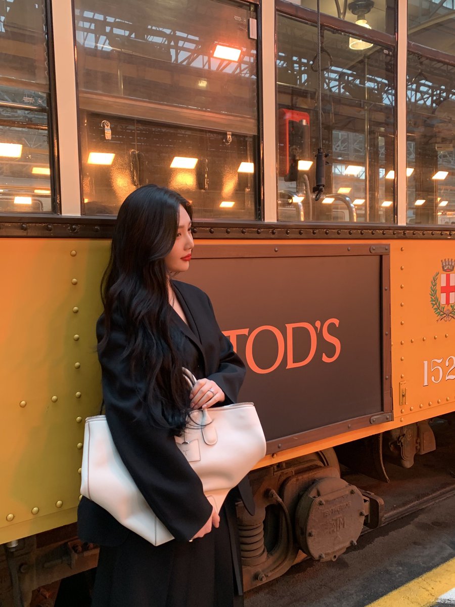 RVsmtown's tweet photo. JOY in Milano

#JOY #조이
#RedVelvet #레드벨벳
#TODS #토즈 #JOYXTODS
@Tods https://t.co/zDl5DL6HHE