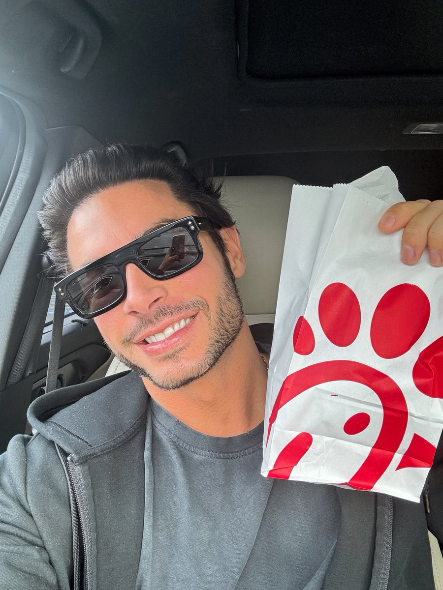 Andrea Denver tweet media