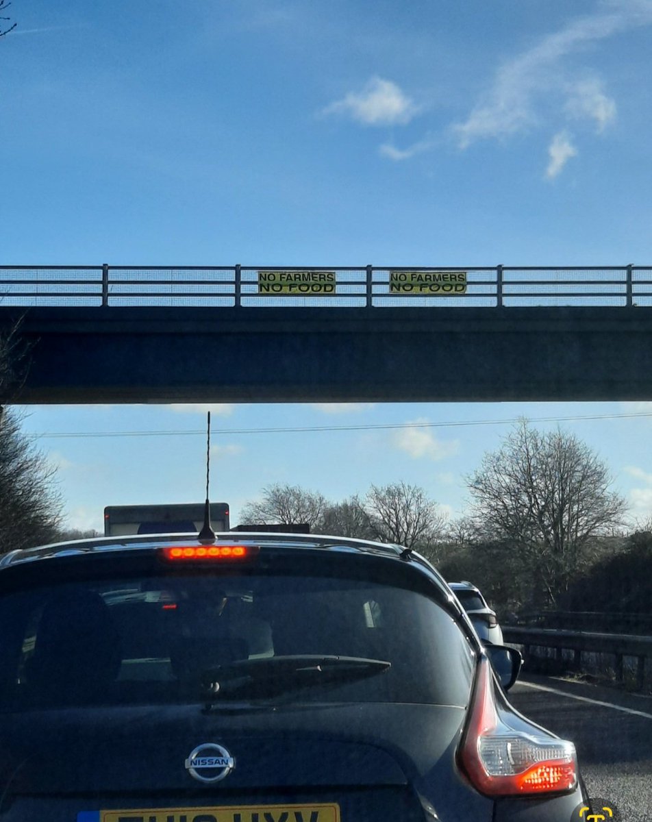 Was stuck in traffic on the #A14 this morning near #BuryStEdmunds and saw lots of these #NoFarmersNoFood banners 👏 Nice work #wearetherevolution #FTheWEF #ClimateScam #NetZero scam!!