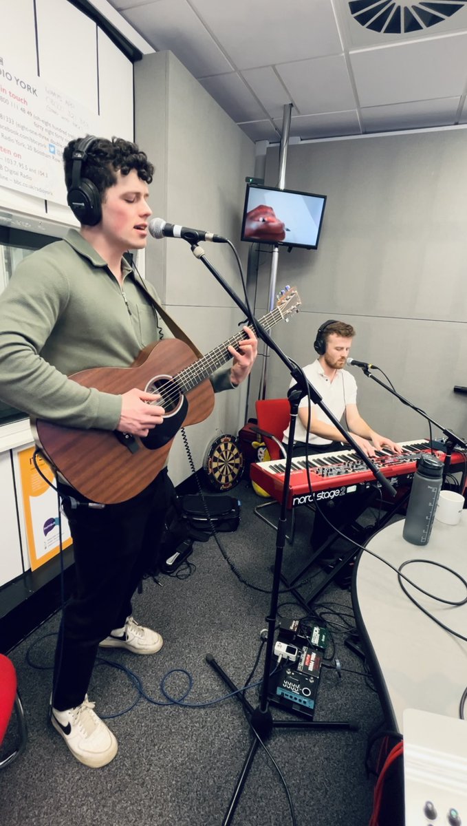 Thanks again to @bbcintroducing for having us on the show last night. Listen back now on BBC sounds if you missed it! 👇🏼 bbc.co.uk/sounds/play/p0… Much more on the way from us, so stay tuned 😁🎹 @JerichoKeys