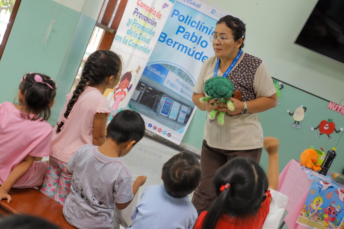 EsSaludPeru's tweet photo. El Policlínico Pablo Bermúdez realizó una campaña de salud infantil en el Centro Educativo Modelo de #EsSalud, educando a los niños sobre alimentación, higiene, cuidado dental y salud emocional, como parte de una estrategia preventiva que visitará más colegios en Jesús María. https://t.co/KaOzp4vZr1