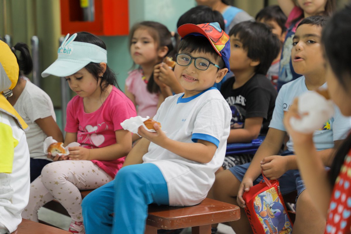 EsSaludPeru's tweet photo. El Policlínico Pablo Bermúdez realizó una campaña de salud infantil en el Centro Educativo Modelo de #EsSalud, educando a los niños sobre alimentación, higiene, cuidado dental y salud emocional, como parte de una estrategia preventiva que visitará más colegios en Jesús María. https://t.co/KaOzp4vZr1