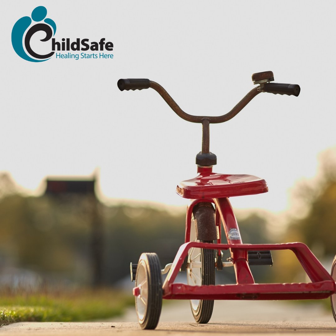 ChildSafeCO's tweet photo. ChildSafe's mission is to:
❤️ Repair the damage done to victims and their families
❤️ Reduce the risk of re-victimization
❤️ Prevent the cycle of abuse from carrying over into future generations
And we couldn't do it without your support. Thank you!!
#ChildSafeColorado https://t.co/lYdzOD5nTH