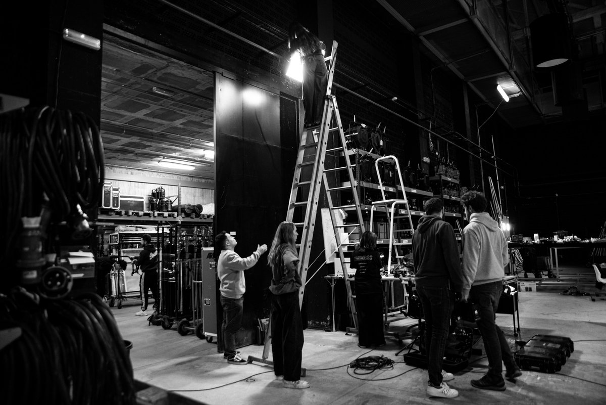 _MNStudios_'s tweet photo. The new MFS generations didn’t come to play! 👏  👏
#MallorcaFilmSchool #MNStudios #FilminMallorca #RuedaenMallorca #LetsFilm #Rodemos https://t.co/btVmqaEXbt